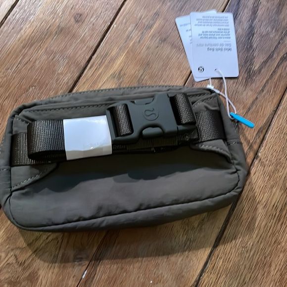 Lululemon Mini Belt bag everywhere NWT fanny pack waist saddle Army green blue - Picture 2 of 3